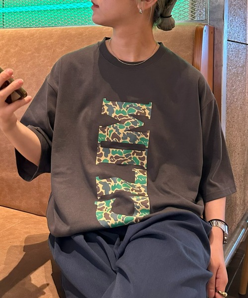 Franklin Climbing（フランクリンクライミング）の「【Franklin Climbing】CLIMカモフラ柄ロゴプリントTee（Tシャツ/カットソー・メンズ・チャコールグレー/ホワイト/ライトグレー・MEDIUM/LARGE）」の2枚目の写真