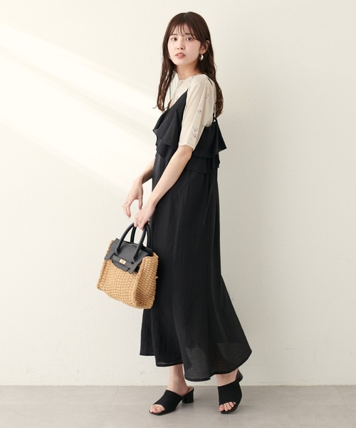 natural couture（ナチュラルクチュール）の「綿麻シアーWフリルキャミワンピース（ワンピース・レディース・チャコールグレー/ブラック/ライトベージュ/レンガ・LARGE/MEDIUM）」の6枚目の写真