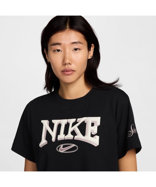 NIKE（ナイキ）の「ナイキ NIKE ナイキ  NSW OC VARZITY S/S Tシャツ（Tシャツ/カットソー・レディース・ブラック/ネイビー・S/M/L/XL）」の7枚目の写真
