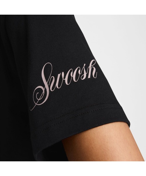 NIKE（ナイキ）の「ナイキ NIKE ナイキ  NSW OC VARZITY S/S Tシャツ（Tシャツ/カットソー・レディース・ブラック/ネイビー・S/M/L/XL）」の9枚目の写真