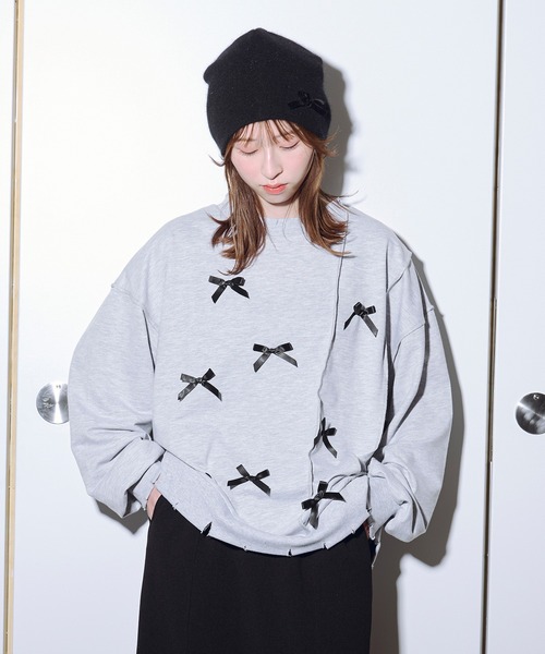 favclo.(ファブクロ)の「damage ribbon sweat / ダメージリボンスウェット(スウェット・レディース・オフホワイト/ライトグレー/ピンク・FREE)」の2枚目の写真