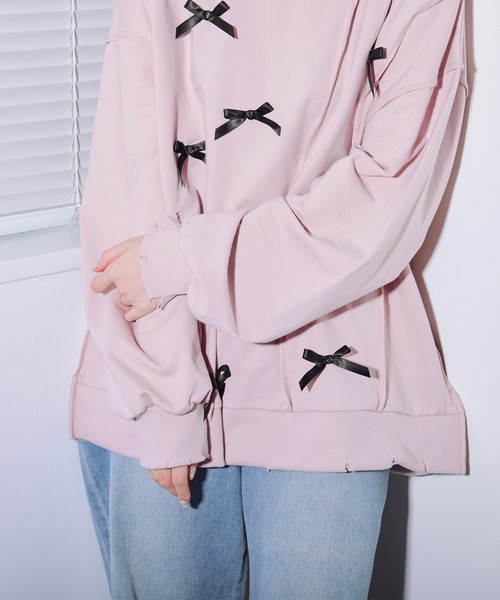favclo.(ファブクロ)の「damage ribbon sweat / ダメージリボンスウェット(スウェット・レディース・オフホワイト/ライトグレー/ピンク・FREE)」の6枚目の写真