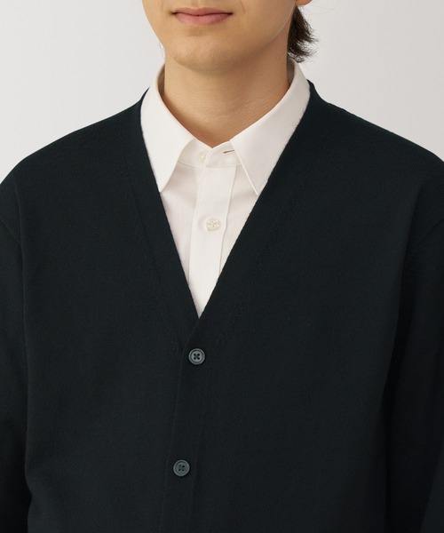 無印良品（ムジルシリョウヒン）の「紳士　洗えるウールハイゲージＶネックカーディガン（カーディガン/ボレロ・メンズ・ブラック/ダークネイビー/キャメル/ブルー・XL/L/M/S）」の8枚目の写真