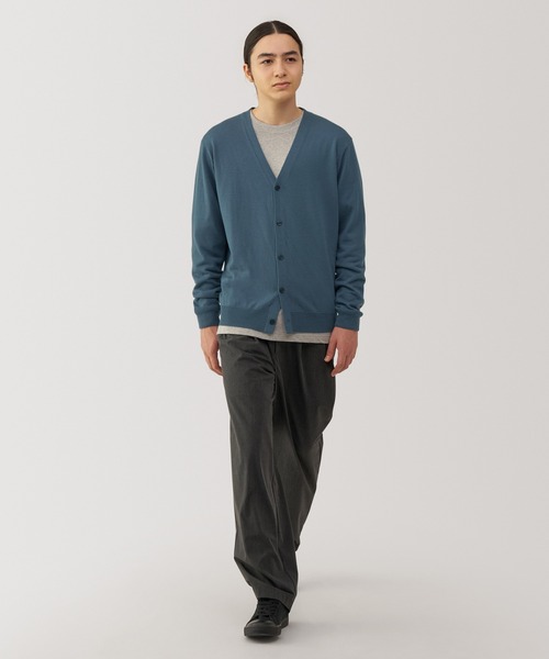 無印良品（ムジルシリョウヒン）の「紳士　洗えるウールハイゲージＶネックカーディガン（カーディガン/ボレロ・メンズ・ブラック/ダークネイビー/キャメル/ブルー・XL/L/M/S）」の11枚目の写真