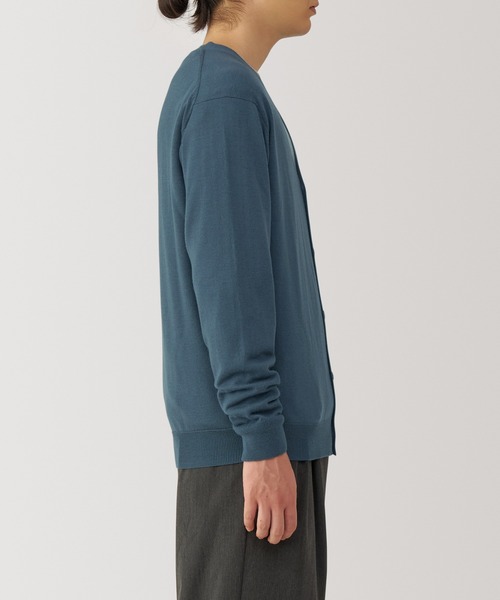 無印良品（ムジルシリョウヒン）の「紳士　洗えるウールハイゲージＶネックカーディガン（カーディガン/ボレロ・メンズ・ブラック/ダークネイビー/キャメル/ブルー・XL/L/M/S）」の12枚目の写真