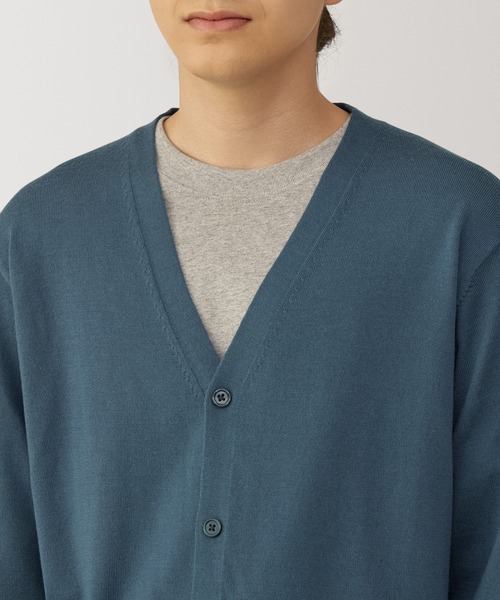 無印良品（ムジルシリョウヒン）の「紳士　洗えるウールハイゲージＶネックカーディガン（カーディガン/ボレロ・メンズ・ブラック/ダークネイビー/キャメル/ブルー・XL/L/M/S）」の14枚目の写真