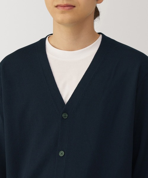 無印良品（ムジルシリョウヒン）の「紳士　洗えるウールハイゲージＶネックカーディガン（カーディガン/ボレロ・メンズ・ブラック/ダークネイビー/キャメル/ブルー・XL/L/M/S）」の20枚目の写真