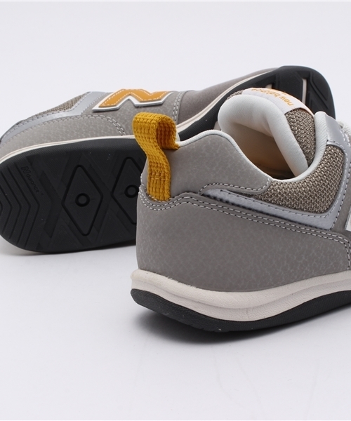 NEW BALANCE（ニューバランス）の「【NEWBALANCE】ニューバランス574（スニーカー・キッズ・グレー/ネイビー/シルバー/ゴールド・20/19/17/21/18）」の7枚目の写真