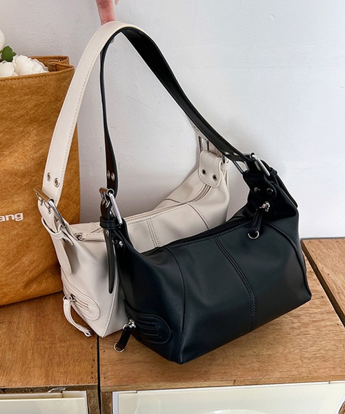 lilful(リルフル)の「太ベルト ワンハンドル PUスクエア ショルダー ミニバッグ(ショルダーバッグ・レディース・アイボリー/ブラック・F)」の4枚目の写真