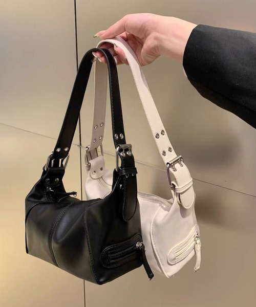 lilful(リルフル)の「太ベルト ワンハンドル PUスクエア ショルダー ミニバッグ(ショルダーバッグ・レディース・アイボリー/ブラック・F)」の10枚目の写真