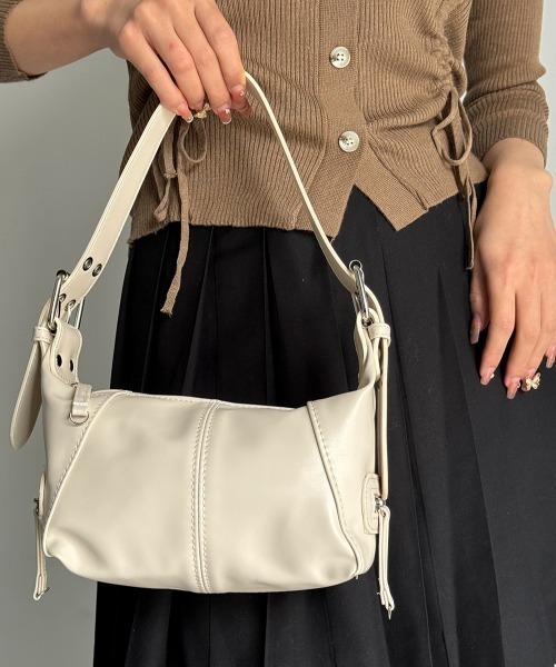 lilful(リルフル)の「太ベルト ワンハンドル PUスクエア ショルダー ミニバッグ(ショルダーバッグ・レディース・アイボリー/ブラック・F)」の19枚目の写真
