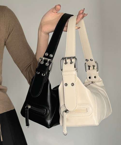 lilful(リルフル)の「太ベルト ワンハンドル PUスクエア ショルダー ミニバッグ(ショルダーバッグ・レディース・アイボリー/ブラック・F)」の20枚目の写真