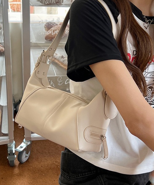 lilful(リルフル)の「太ベルト ワンハンドル PUスクエア ショルダー ミニバッグ(ショルダーバッグ・レディース・アイボリー/ブラック・F)」の14枚目の写真