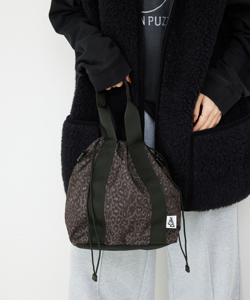 Drifter(ドリフター)の「DRIFTER/ドリフター HANDLE BUCKET TOTE DFV1615(ショルダーバッグ・レディース・ブラック/ベージュ/チャコールグレー・FREE)」の13枚目の写真