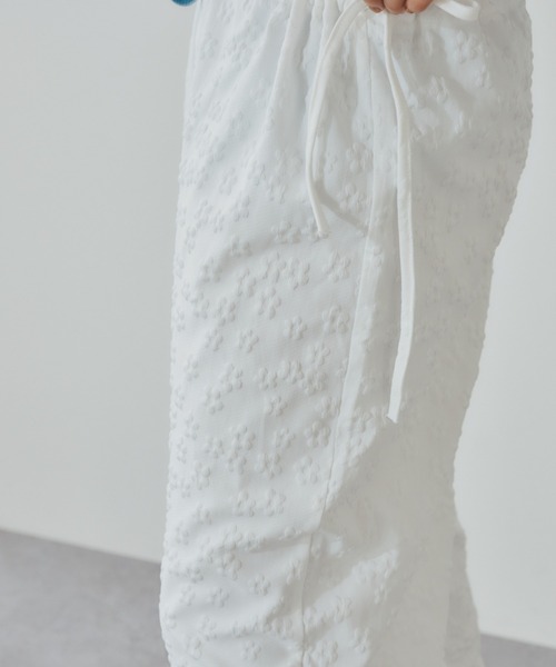 BARRETTA(バレッタ)の「フラワージャガードワイドパンツ(その他パンツ・レディース・ホワイト/ブラック・FREE)」の7枚目の写真