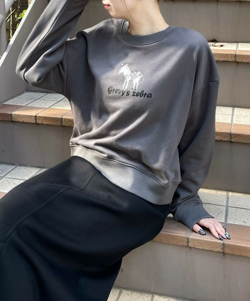 clear（クリア）の「ゼブラロゴプリント普通丈スウェットトップス [大人 カジュアル 着回し力抜群]≪再入荷≫（スウェット・レディース・ブルーグレー/オフホワイト/チャコールグレー・F）」の4枚目の写真