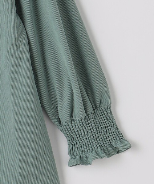 green label relaxing（グリーンレーベルリラクシング）の「【別注】＜Pluckys＞TJ EX 袖シャーリング ワンピース / キッズ  100cm-130cm（ワンピース・キッズ・ベージュ/オリーブ・100cm/110cm/120cm/130cm）」の6枚目の写真