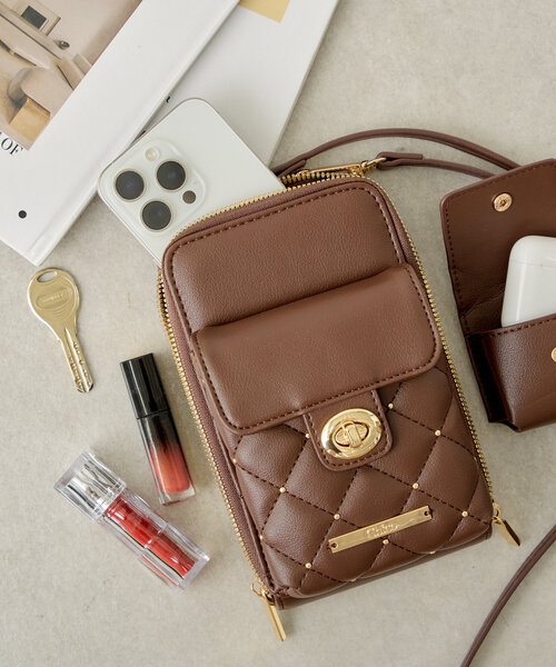 Chico（チコ）の「キルティングスマホショルダーバッグ（ショルダーバッグ・レディース・ブラック/ブラウン/アイボリー/レッド・FREE）」の8枚目の写真