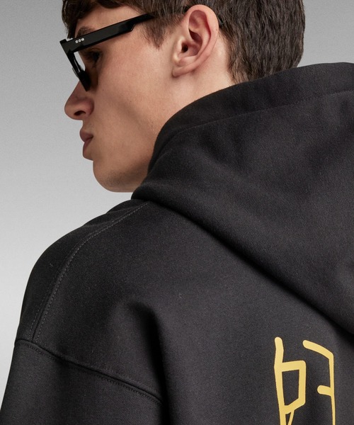 G-STAR(ジースター)の「5620 HOODED SWEATER/オーバーサイズグラフィックバックプリントパーカー(パーカー・メンズ・ホワイト/ダークブラック・SMALL/MEDIUM/LARGE)」の4枚目の写真