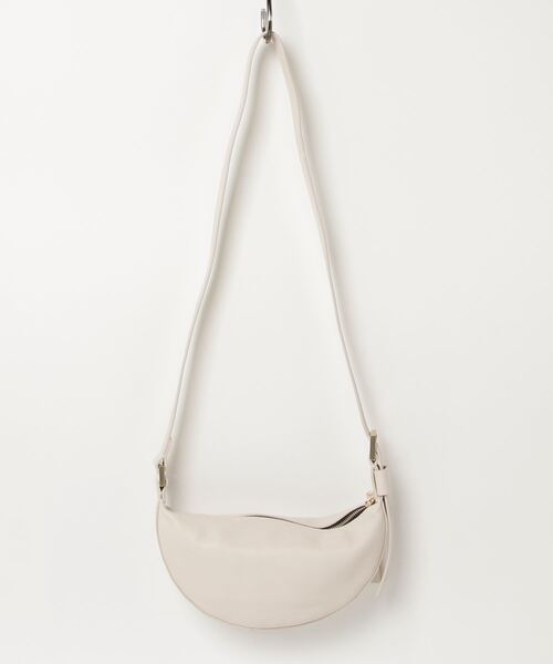 ALLSAINTS（オールセインツ）の「HALF MOON LEATHER CROSSBODY BAG | ハーフ ムーン レザー クロスボディ バッグ（ショルダーバッグ・レディース・ホワイト・ONE SIZE）」の9枚目の写真