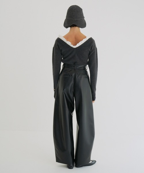 CLANE（クラネ）の「VEGAN LEATHER CURVY PANTS（スラックス）」 - WEAR