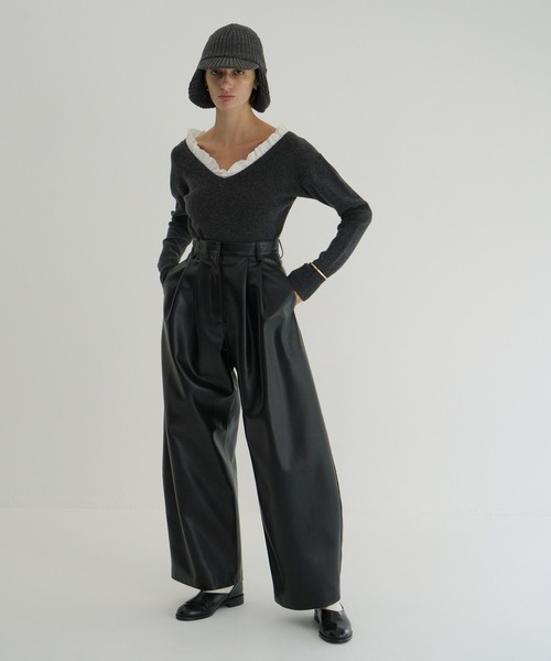 CLANE（クラネ）の「VEGAN LEATHER CURVY PANTS（スラックス）」 - WEAR