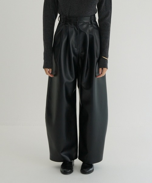セール】VEGAN LEATHER CURVY PANTS（スラックス）｜CLANE（クラネ）の