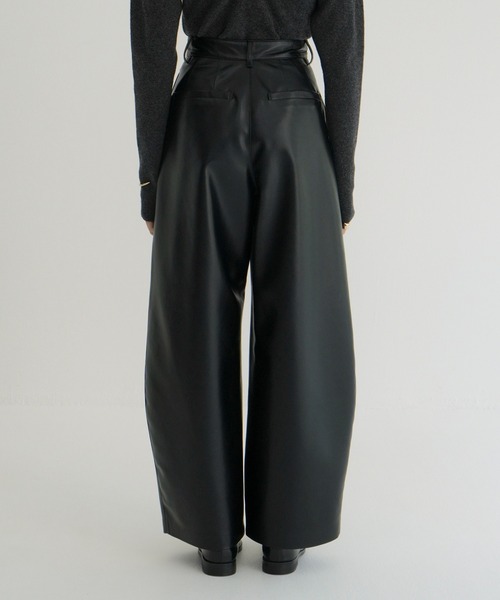 セール】VEGAN LEATHER CURVY PANTS（スラックス）｜CLANE（クラネ）の