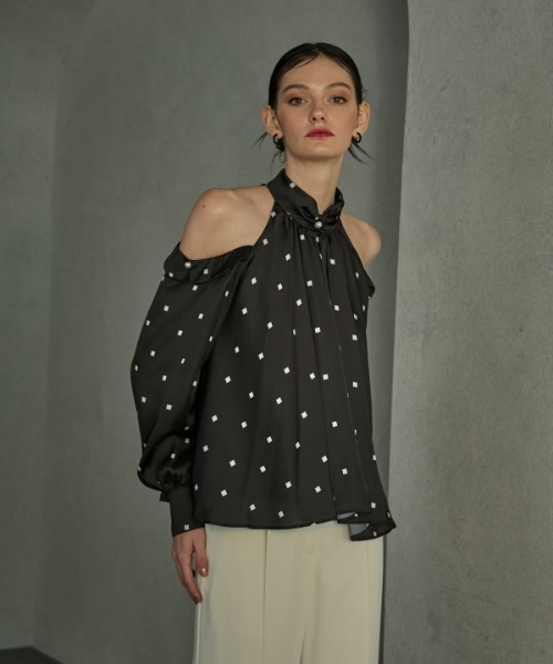 ERADIE（エラディエ）の「Halter neck Open shoulder blouse ホルターネックオープンショルダーブラウス（シャツ/ブラウス・レディース・ブラック系その他/ホワイト系その他・FREE）」の11枚目の写真