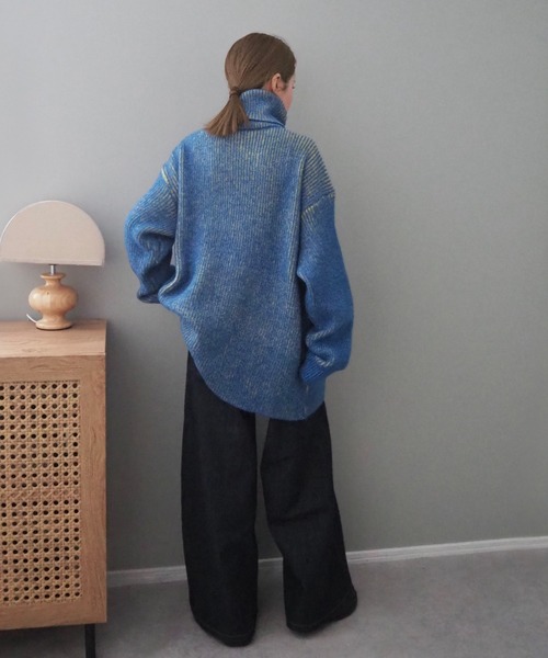 LAULEN(ローレン)の「mix color high neck knit /バイカラー ビッグシルエット タートルネック ニット(ニット/セーター・レディース・ブラウン/ブルー・FREE)」の10枚目の写真