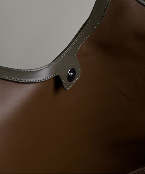 folka(フォルカ)の「3-12B26 スエード ビッグトートバッグ ポーチ付(トートバッグ・レディース・ベージュ/オリーブ/ブラウン・ONESIZE)」の6枚目の写真