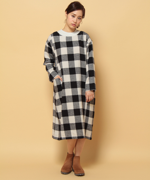 LBC（エルビーシー）の「リネンコットン起毛サックワンピース             （ワンピース・レディース・オフホワイト/ブラック/スカイブルー・MEDIUM/LARGE）」の3枚目の写真