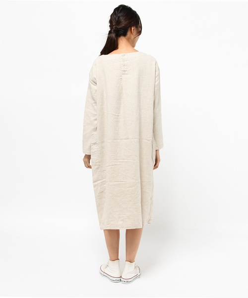 LBC（エルビーシー）の「リネンコットン起毛サックワンピース             （ワンピース・レディース・オフホワイト/ブラック/スカイブルー・MEDIUM/LARGE）」の8枚目の写真