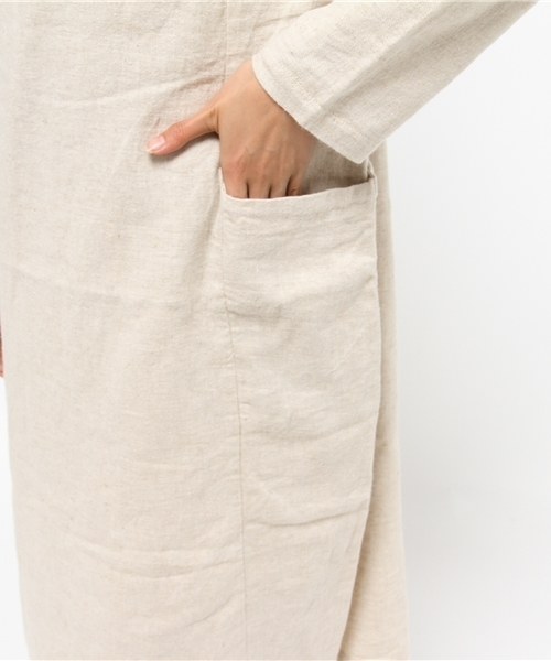 LBC（エルビーシー）の「リネンコットン起毛サックワンピース             （ワンピース・レディース・オフホワイト/ブラック/スカイブルー・MEDIUM/LARGE）」の12枚目の写真