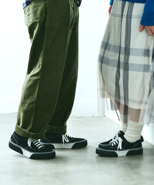 SLACK FOOTWEAR（スラックフットウェア）の「厚底 キャンバススニーカー モノトーン サドルシューズ スリーヴ（スニーカー・レディース・ブラック/ブラック系その他・23.0cm/23.5cm/24.0cm/24.5cm/25.0cm/26.0cm/26.5cm/27.0cm/27.5cm/28.0cm）」の3枚目の写真