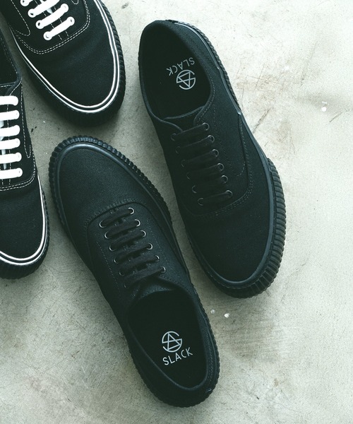 SLACK FOOTWEAR（スラックフットウェア）の「厚底 キャンバススニーカー モノトーン サドルシューズ スリーヴ（スニーカー・レディース・ブラック/ブラック系その他・23.0cm/23.5cm/24.0cm/24.5cm/25.0cm/26.0cm/26.5cm/27.0cm/27.5cm/28.0cm）」の4枚目の写真
