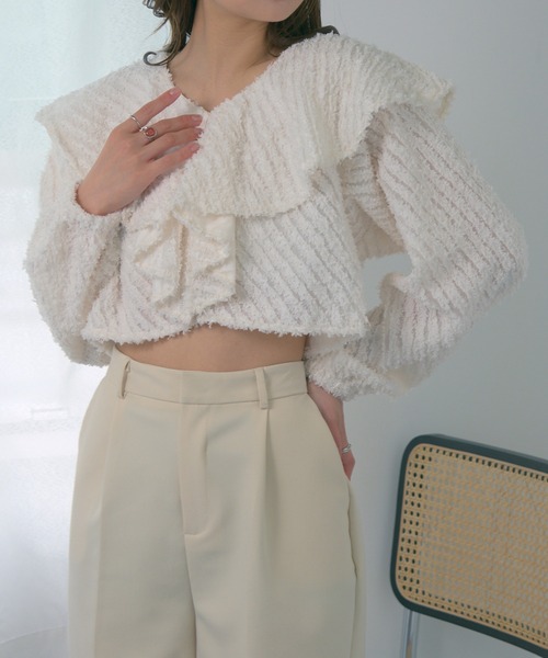 MAGASIN DE MODE Chou Chou(マガジンデモードシュシュ)の「【MAGASIN DE MODE Chou Chou】シアー ミニフリンジジャガード クロップドブラウス XNN(シャツ/ブラウス・レディース・アイボリー/ブラック/ブルー・FREE)」の5枚目の写真