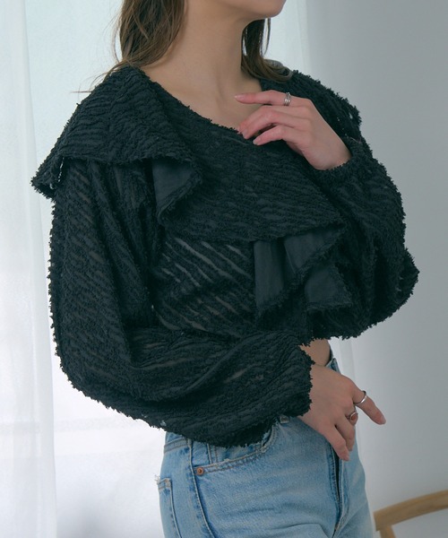 MAGASIN DE MODE Chou Chou(マガジンデモードシュシュ)の「【MAGASIN DE MODE Chou Chou】シアー ミニフリンジジャガード クロップドブラウス XNN(シャツ/ブラウス・レディース・アイボリー/ブラック/ブルー・FREE)」の12枚目の写真