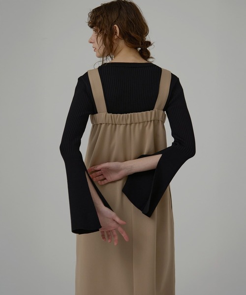 MIELI INVARIANT(ミエリインヴァリアント)の「Bell Sleeve Petal Knit Tops(ニット/セーター・レディース・ブラック/モカ・FREE)」の18枚目の写真
