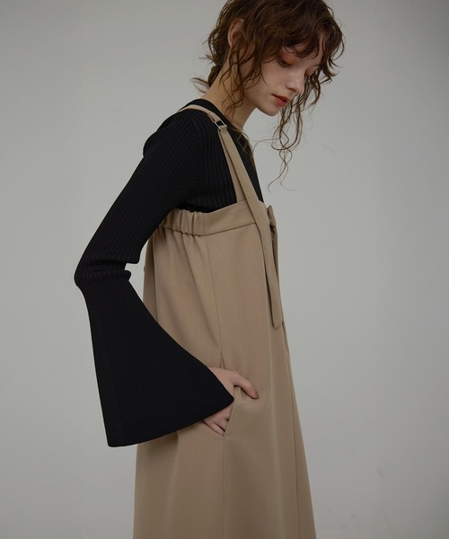 MIELI INVARIANT(ミエリインヴァリアント)の「Bell Sleeve Petal Knit Tops(ニット/セーター・レディース・ブラック/モカ・FREE)」の19枚目の写真