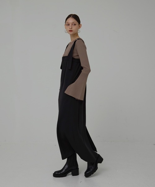 MIELI INVARIANT(ミエリインヴァリアント)の「Bell Sleeve Petal Knit Tops(ニット/セーター・レディース・ブラック/モカ・FREE)」の3枚目の写真