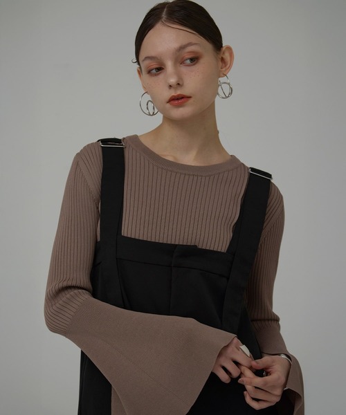 MIELI INVARIANT(ミエリインヴァリアント)の「Bell Sleeve Petal Knit Tops(ニット/セーター・レディース・ブラック/モカ・FREE)」の4枚目の写真