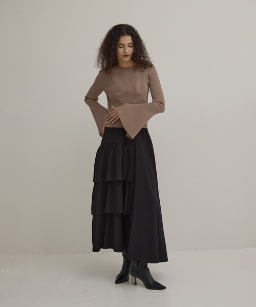 MIELI INVARIANT(ミエリインヴァリアント)の「Bell Sleeve Petal Knit Tops(ニット/セーター・レディース・ブラック/モカ・FREE)」の9枚目の写真