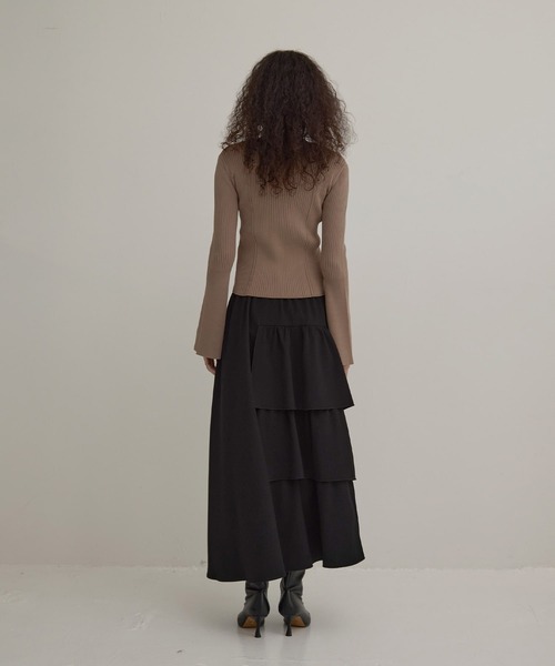 MIELI INVARIANT(ミエリインヴァリアント)の「Bell Sleeve Petal Knit Tops(ニット/セーター・レディース・ブラック/モカ・FREE)」の11枚目の写真