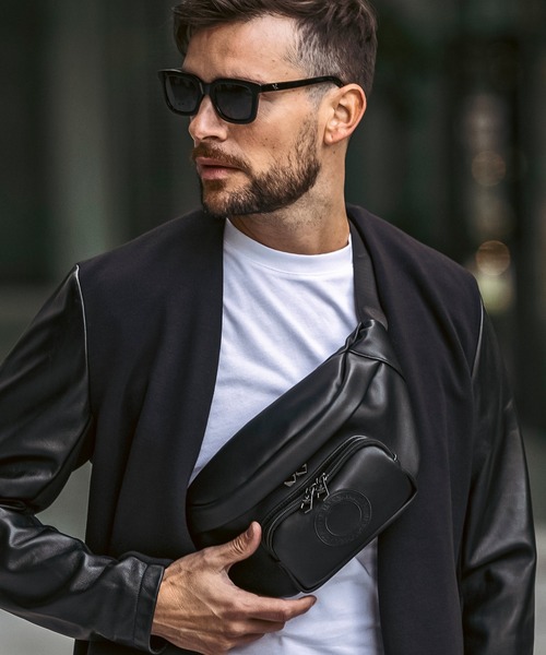 1PIU1UGUALE3  RELAX （ウノピゥウノウグァーレトレ リラックス）の「1PIU1UGUALE3 RELAX(ウノピゥウノウグァーレトレ リラックス)サークルロゴ ウエストバッグ ボディバッグ（ボディバッグ/ウエストポーチ・メンズ・ブラック・ONE SIZE）」の4枚目の写真