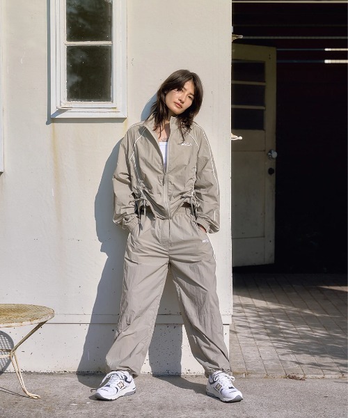 RVCA(ルーカ)の「RVCA レディース MINI RVCA TRACK PANTS ロングパンツ 【2025年春夏モデル】/ルーカセットアップ対応ナイロントラックパンツ(その他パンツ・レディース・ブラック/ベージュ系その他・LARGE/MEDIUM/SMALL)」の1枚目の写真
