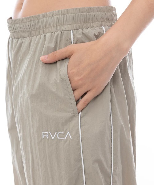RVCA(ルーカ)の「RVCA レディース MINI RVCA TRACK PANTS ロングパンツ 【2025年春夏モデル】/ルーカセットアップ対応ナイロントラックパンツ(その他パンツ・レディース・ブラック/ベージュ系その他・LARGE/MEDIUM/SMALL)」の16枚目の写真