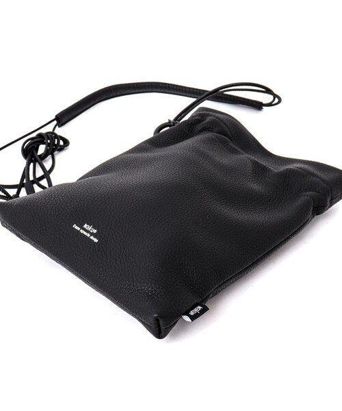 waku（ワク）の「【waku/ワク】レザー巾着ミニショルダー WK-0030（ショルダーバッグ・メンズ・ブラック・FREE）」の2枚目の写真