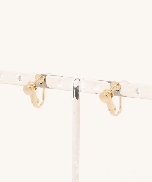 CERCA（チェルカ）の「september/ひと粒ミルキークオーツearring（イヤリング・レディース・ピンク・FREE）」の2枚目の写真