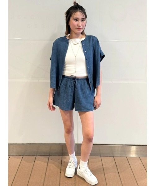 GAP(ギャップ)の「クリンクルガーゼ デニムシャツ(シャツ/ブラウス・レディース・インディゴブルー・L/M/XXS/XS/S)」の10枚目の写真
